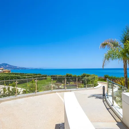 Luxury Frontline In Aria With And Fitness